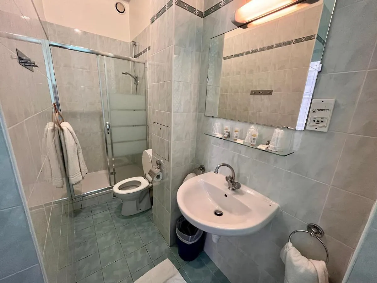 Tiquetonne Hotel *